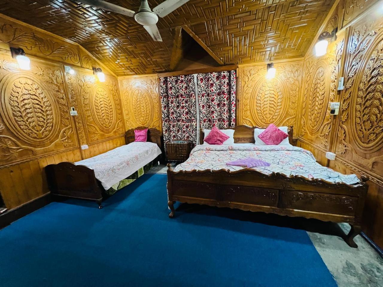 Houseboat Young Snow View Front Line Dal Lake Srīnagar 客房 照片