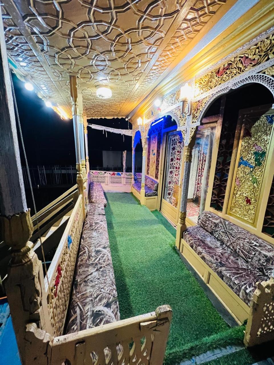 Houseboat Young Snow View Front Line Dal Lake Srīnagar 外观 照片