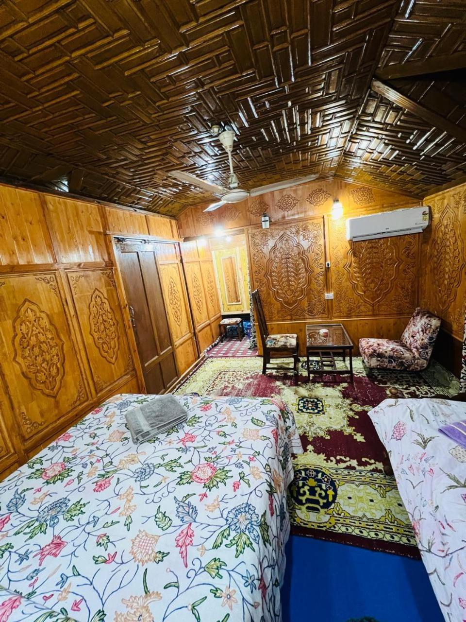 Houseboat Young Snow View Front Line Dal Lake Srīnagar 客房 照片