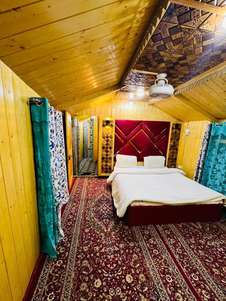 Houseboat Young Snow View Front Line Dal Lake Srīnagar 客房 照片