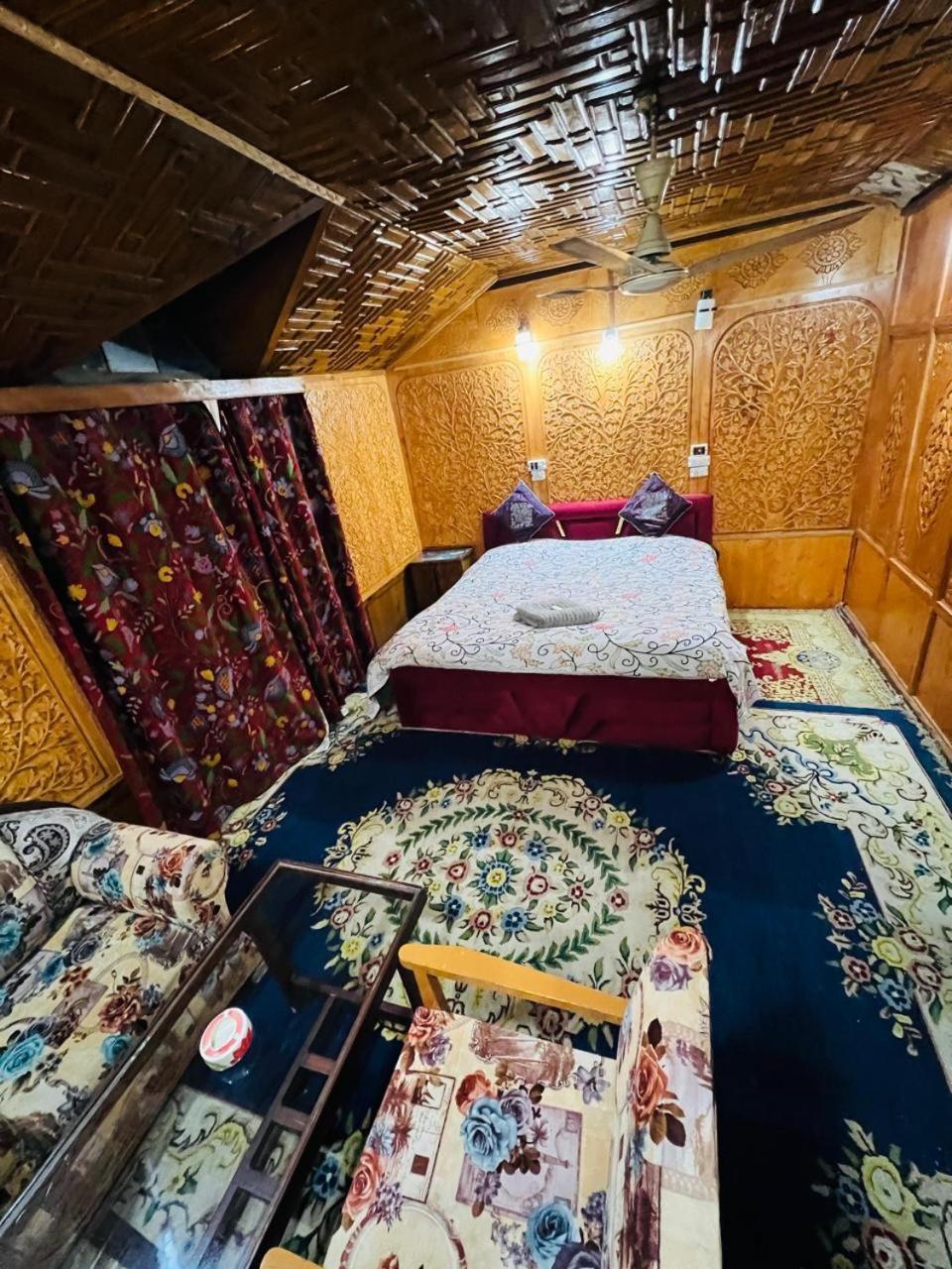 Houseboat Young Snow View Front Line Dal Lake Srīnagar 客房 照片